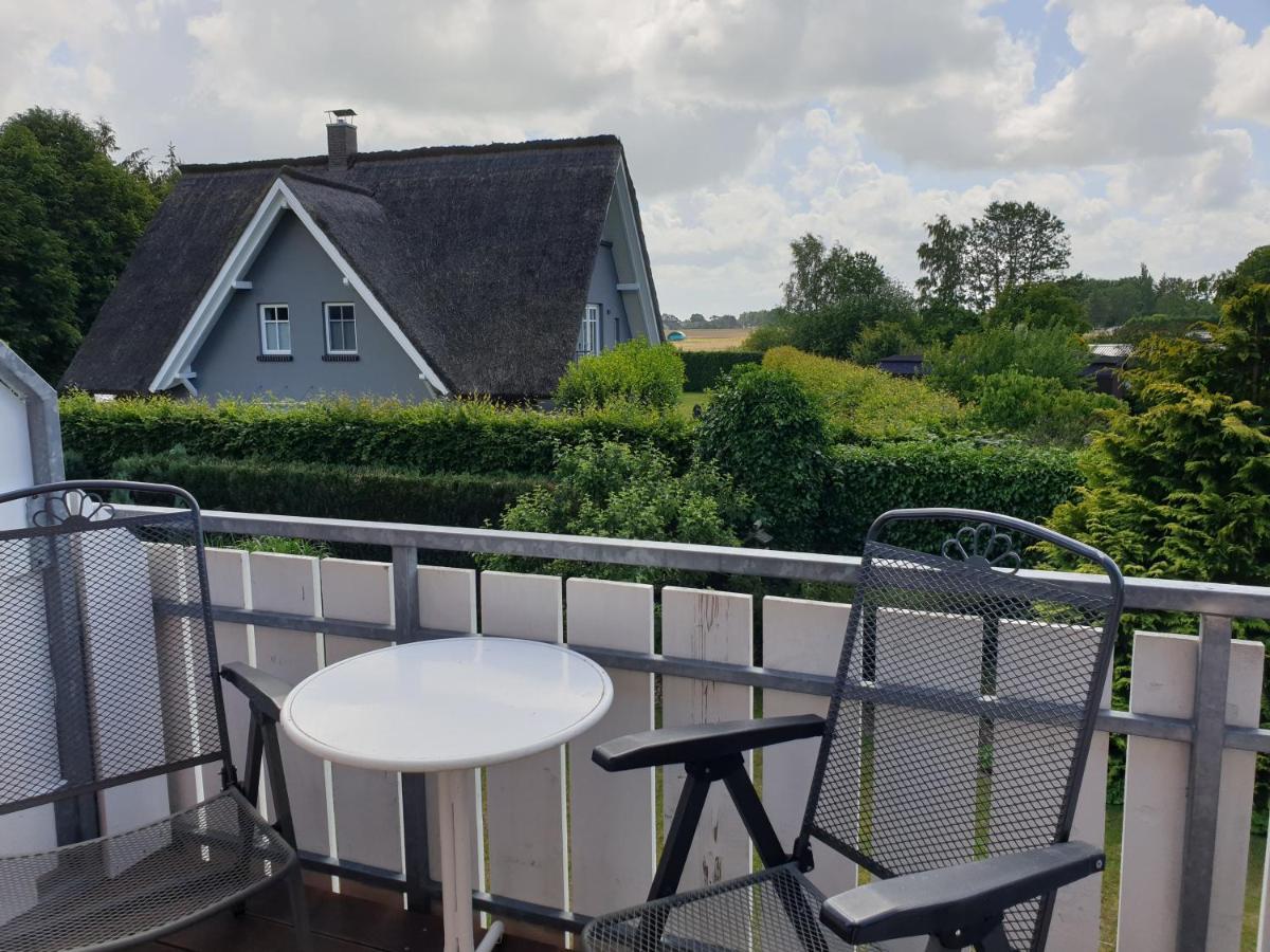 Buhne II Og Lejlighed Wieck Eksteriør billede